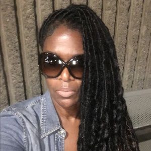 Meet your Posher, Elaine